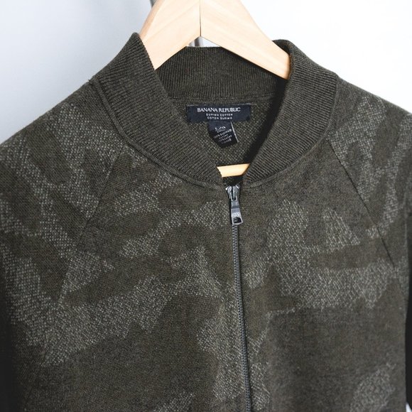 Banana Republic Sweater - Picture 2 of 5